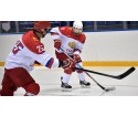 Le Président le plus sportif du monde: Poutine s’entraine au hockey à Sotchi