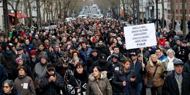 175431-marche-pour-mireille-knoll-marine-le-pen-et-jean-luc-melenchon-hues-ont-du-quitter-le-cortege.jpg