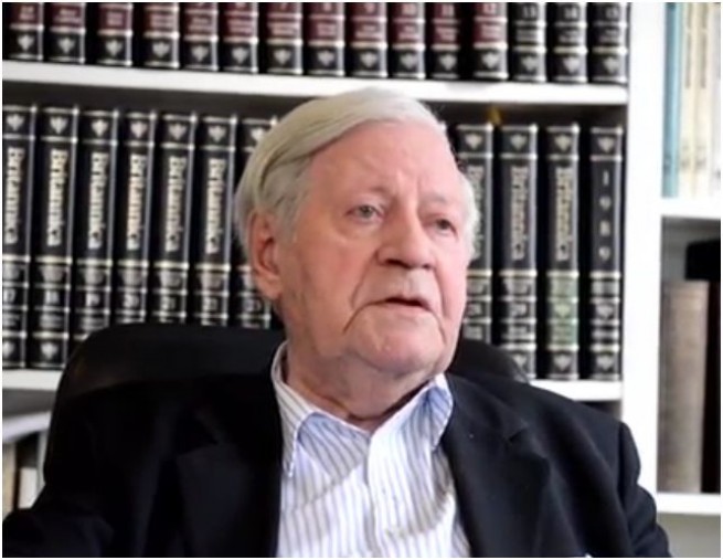 UKRAINE "Helmut Schmidt wirft EU Größenwahn vor" DIE ZEIT + Entretien