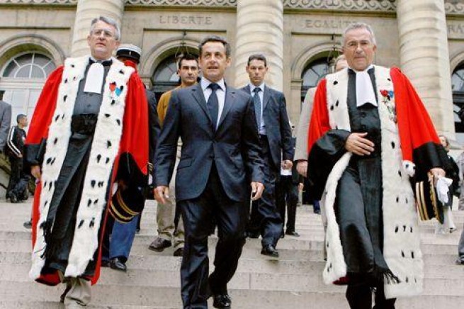 100928-sarkozy-p20devant-p20la-p20justice.jpg.pagespeed.ic.arh6synp8n.jpg