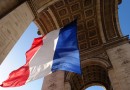 136021-drapeau-arc-de-triomphe.jpg