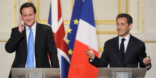 16380-sarkozy-et-cameron-signent-deux-traites-de-defense.-photo-archives-afp-.jpg