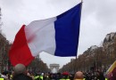 181951-drapeaudecembre-2018-champs-elysee-1.jpg