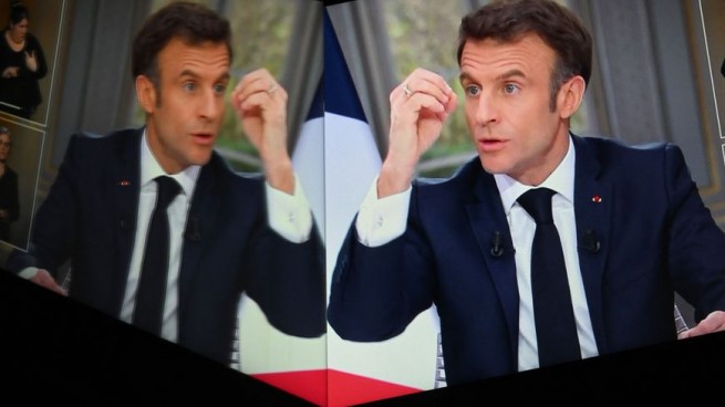 183605-macron-miroir-1.jpg