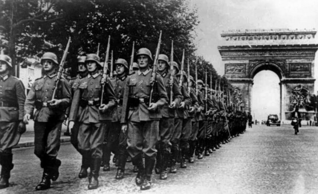184621-allemand-sur-les-champs-elysees-14-juin-1940.jpg